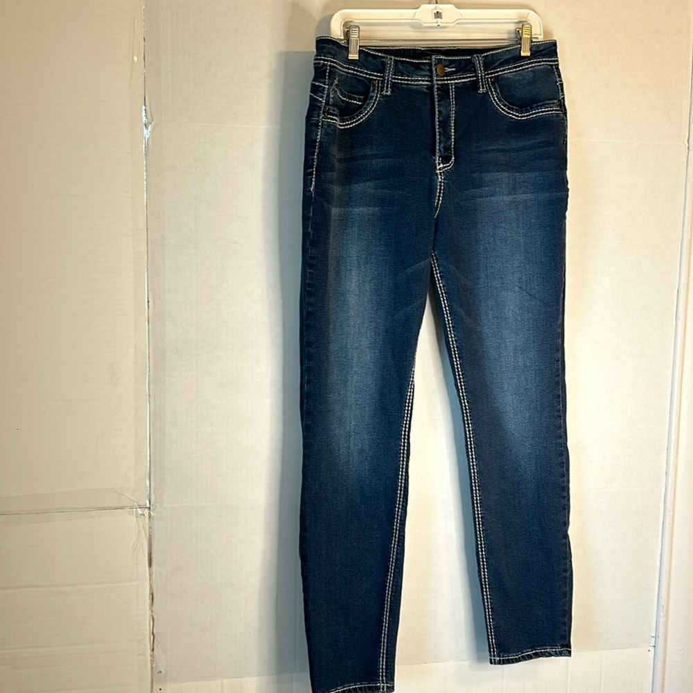 3/$25 Royalty Wannabettabutt Mid Rise Embroidered Dark Wash Denim Jean. Sz 16